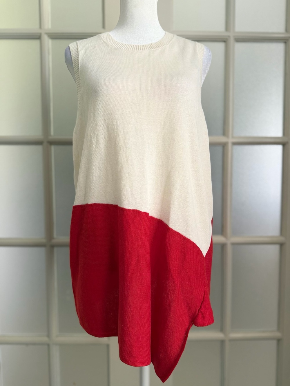 Anne Klein Ivory & Red Asymmetrical Hem Colorblock Sweater Top Blouse
